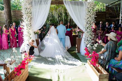 As melhores ideias e inspirações criativas de fotos de casamento do momento da cerimônia no Espaço Mapri Eventos'
