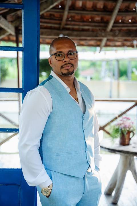 As melhores ideias e inspirações criativas de fotos de casamento do making of do noivo no Espaço Mapri Eventos'