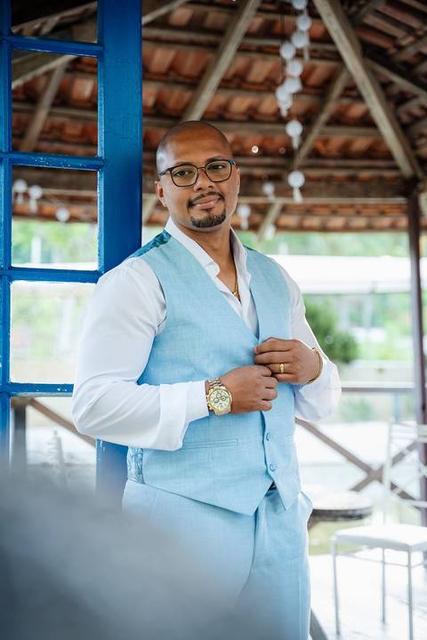 As melhores ideias e inspirações criativas de fotos de casamento do making of do noivo no Espaço Mapri Eventos'