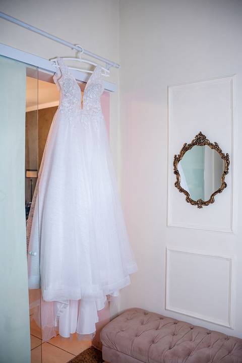 As melhores ideias e inspirações criativas de fotos de casamento do making of da noiva no Espaço Mapri Eventos'