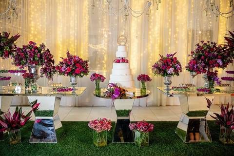 As melhores ideias e inspirações criativas de fotos de casamento da mesa do bolo no Espaço Mapri Eventos'