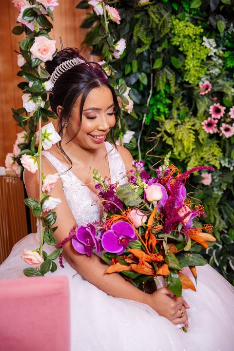 As melhores ideias e inspirações criativas de fotos de casamento do making of da noiva no Espaço Mapri Eventos'