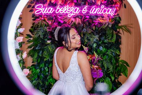 As melhores ideias e inspirações criativas de fotos de casamento do making of da noiva no Espaço Mapri Eventos'