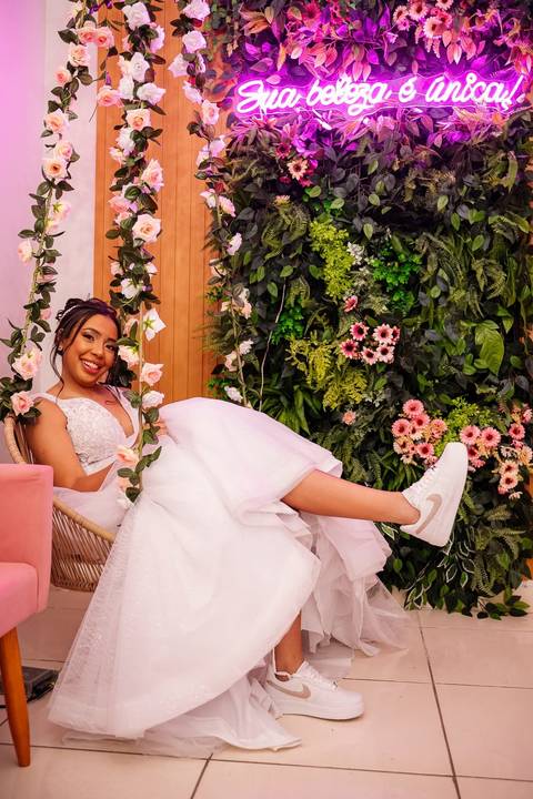 As melhores ideias e inspirações criativas de fotos de casamento do making of da noiva no Espaço Mapri Eventos'