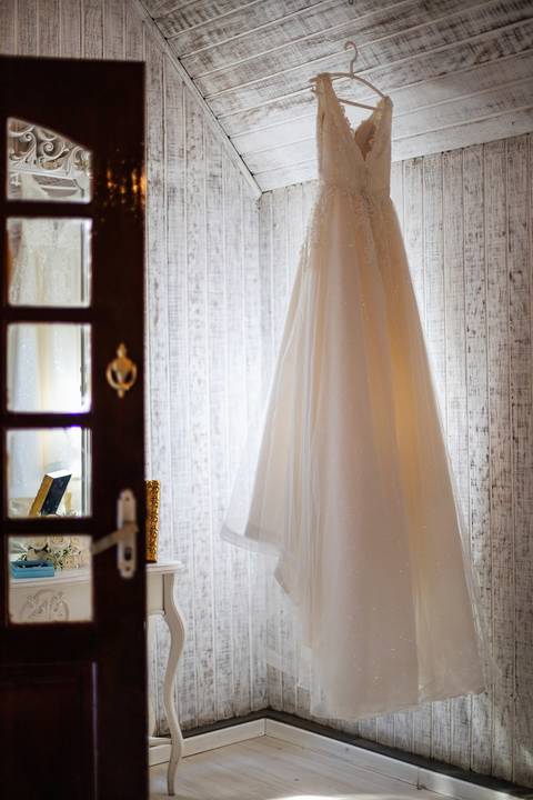 As melhores ideias e inspirações criativas de fotos de casamento do making of da noiva no Espaço Castelo Marilias Buffet'