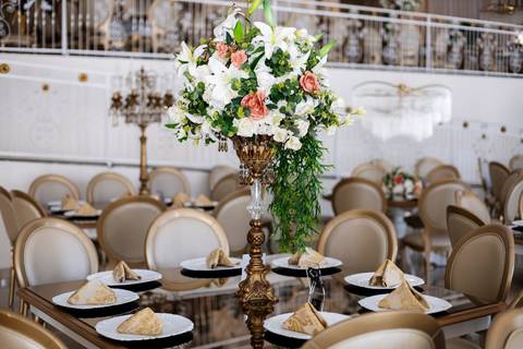 As melhores ideias e inspirações criativas de fotos de casamento da decoração no espaço Castelo Marilias Buffet'