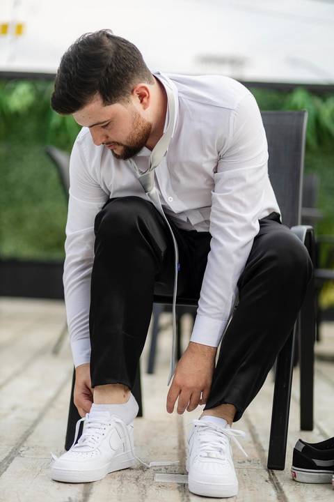 As melhores ideias e inspirações criativas de fotos de casamento do making of do noivo'