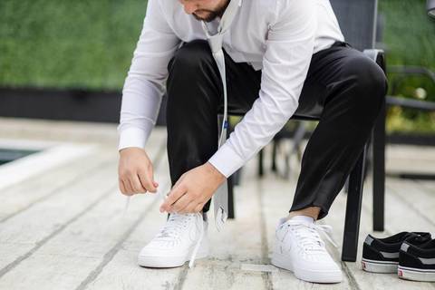 As melhores ideias e inspirações criativas de fotos de casamento do making of do noivo'