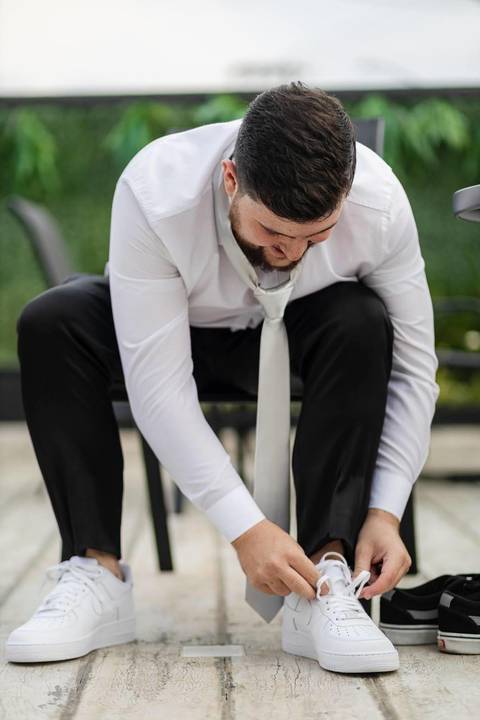 As melhores ideias e inspirações criativas de fotos de casamento do making of do noivo'