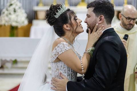 As melhores ideias e inspirações criativas de fotos de casamento do momento da cerimônia na Paróquia Nossa Senhora da Candelária'