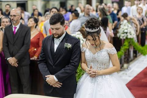 As melhores ideias e inspirações criativas de fotos de casamento do momento da cerimônia na Paróquia Nossa Senhora da Candelária'