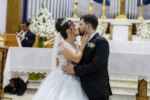 As melhores ideias e inspirações criativas de fotos de casamento do momento da cerimônia na Paróquia Nossa Senhora da Candelária'