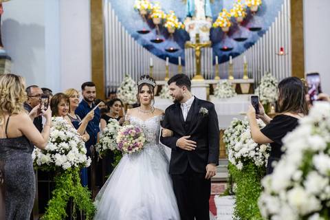 As melhores ideias e inspirações criativas de fotos de casamento do momento da cerimônia na Paróquia Nossa Senhora da Candelária'