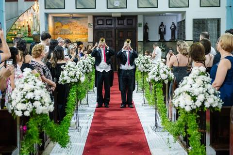 As melhores ideias e inspirações criativas de fotos de casamento do momento da cerimônia na Paróquia Nossa Senhora da Candelária'