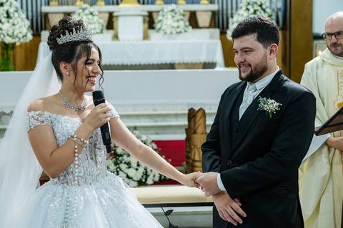 As melhores ideias e inspirações criativas de fotos de casamento do momento da cerimônia na Paróquia Nossa Senhora da Candelária'