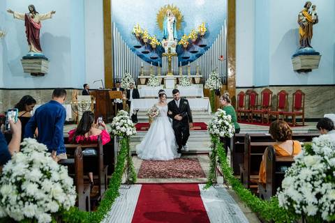 As melhores ideias e inspirações criativas de fotos de casamento do momento da cerimônia na Paróquia Nossa Senhora da Candelária'