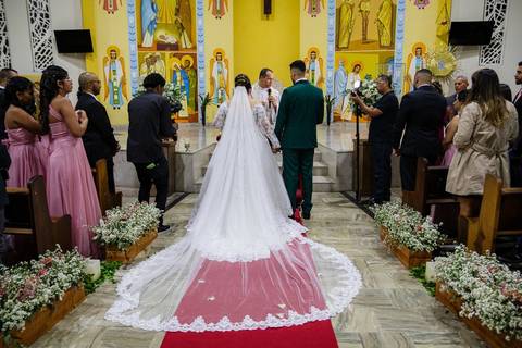 As melhores ideias e inspirações criativas de fotos de casamento da cerimônia na Igreja Nossa Senhora Aparecida Pedreira'