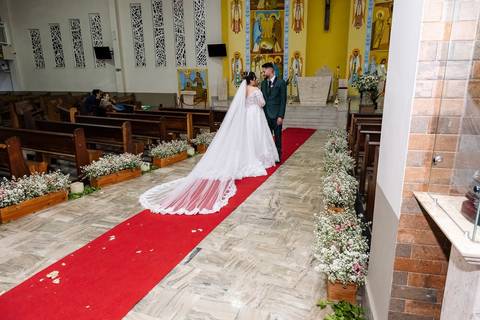 As melhores ideias e inspirações criativas de fotos de casamento do ensaio do casal na Igreja Nossa Senhora Aparecida Pedreira'