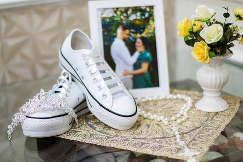 As melhores ideias e inspirações criativas de fotos de casamento do making of da noiva no salão Silvia Helena'