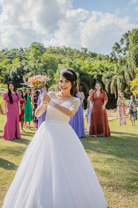 As melhores ideias e inspirações criativas de fotos de casamento ao ar livre no Espaço Chácara Alfa Ecologia e Lazer'