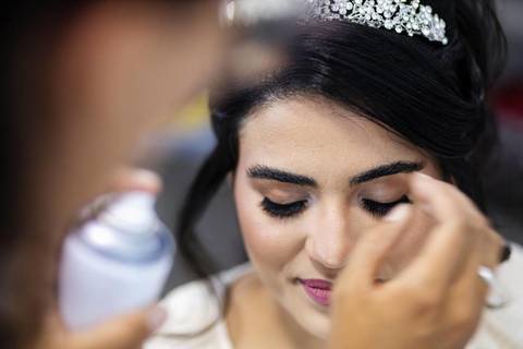 As melhores ideias e inspirações criativas de fotos de casamento do making of da noiva em casa'