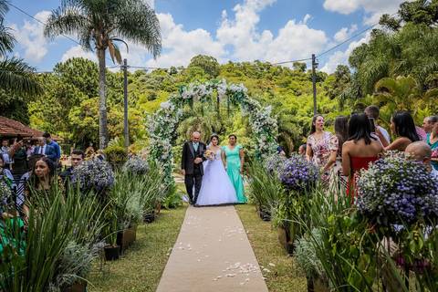 As melhores ideias e inspirações criativas de fotos de casamento ao ar livre no Espaço Chácara Alfa Ecologia e Lazer'