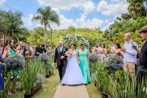 As melhores ideias e inspirações criativas de fotos de casamento ao ar livre no Espaço Chácara Alfa Ecologia e Lazer'