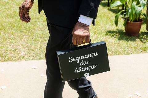 As melhores ideias e inspirações criativas de fotos de casamento ao ar livre no Espaço Chácara Alfa Ecologia e Lazer'