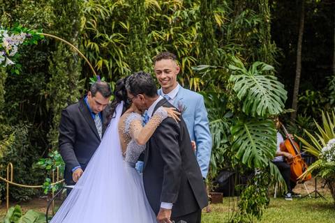 As melhores ideias e inspirações criativas de fotos de casamento ao ar livre no Espaço Chácara Alfa Ecologia e Lazer'