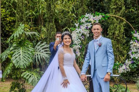 As melhores ideias e inspirações criativas de fotos de casamento ao ar livre no Espaço Chácara Alfa Ecologia e Lazer'