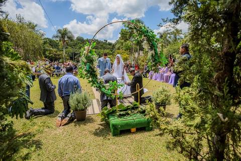 As melhores ideias e inspirações criativas de fotos de casamento ao ar livre no Espaço Chácara Alfa Ecologia e Lazer'
