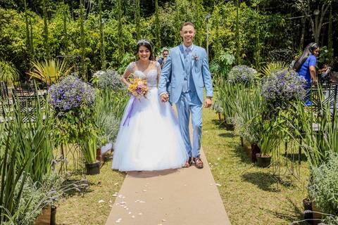 As melhores ideias e inspirações criativas de fotos de casamento ao ar livre no Espaço Chácara Alfa Ecologia e Lazer'