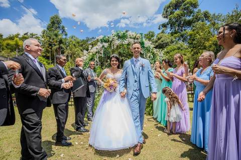 As melhores ideias e inspirações criativas de fotos de casamento ao ar livre no Espaço Chácara Alfa Ecologia e Lazer'