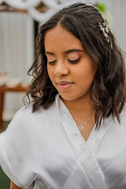 As melhores ideias e inspirações criativas de fotos de casamento do making of da noiva na Chácara GRS Eventos'