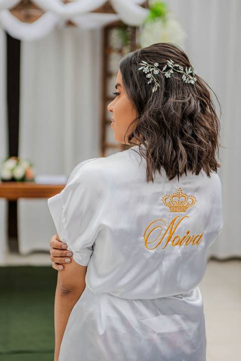 As melhores ideias e inspirações criativas de fotos de casamento do making of da noiva na Chácara GRS Eventos'