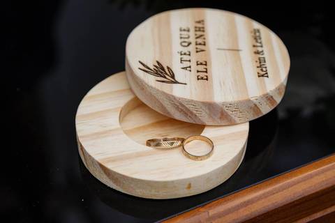 As melhores ideias e inspirações criativas de fotos de casamento do making of da noiva na Chácara GRS Eventos'