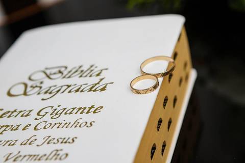 As melhores ideias e inspirações criativas de fotos de casamento do making of da noiva na Chácara GRS Eventos'