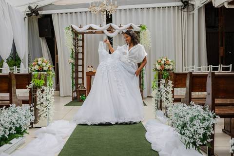 As melhores ideias e inspirações criativas de fotos de casamento do making of da noiva na Chácara GRS Eventos'