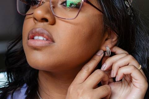 As melhores ideias e inspirações criativas de fotos de casamento do making of da noiva na Chácara GRS Eventos'