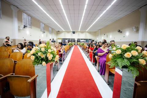 As melhores ideias e inspirações criativas de fotos de casamento na cerimônia na Igreja Universal'