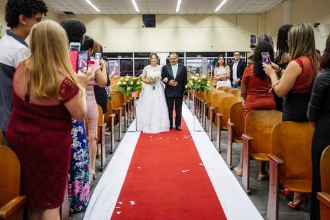 As melhores ideias e inspirações criativas de fotos de casamento na cerimônia na Igreja Universal'