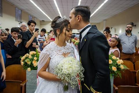 As melhores ideias e inspirações criativas de fotos de casamento na cerimônia na Igreja Universal'