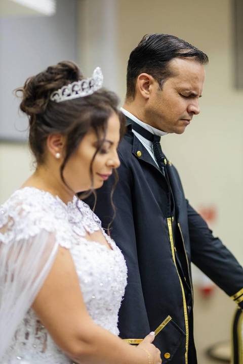 As melhores ideias e inspirações criativas de fotos de casamento na cerimônia na Igreja Universal'