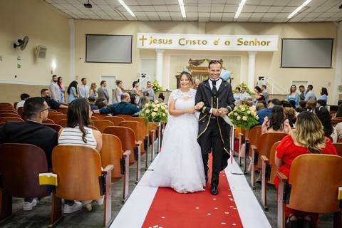 As melhores ideias e inspirações criativas de fotos de casamento na cerimônia na Igreja Universal'