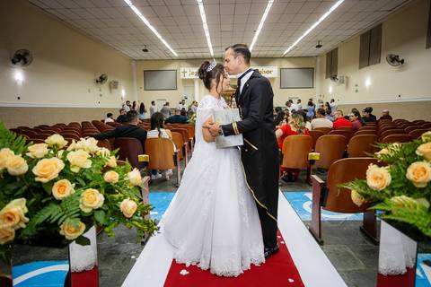 As melhores ideias e inspirações criativas de fotos de casamento na cerimônia na Igreja Universal'