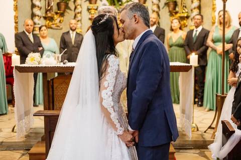 As melhores ideias e inspirações criativas de fotos de casamento na Paróquia Santo Antônio de Aldeia da Serra '