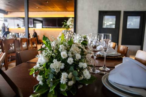 As melhores ideias e inspirações criativas de fotos de casamento familiar no restaurante Coco Bambu - Anália Franco'