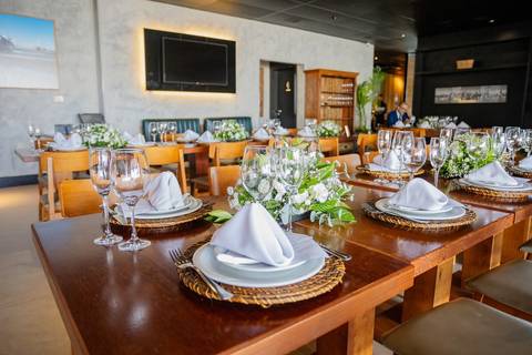 As melhores ideias e inspirações criativas de fotos de casamento familiar no restaurante Coco Bambu - Anália Franco'