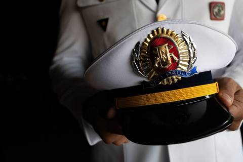 As melhores ideias e inspirações criativas de fotos de casamento do making of do noivo no restaurante Coco Bambu - Anália Franco'