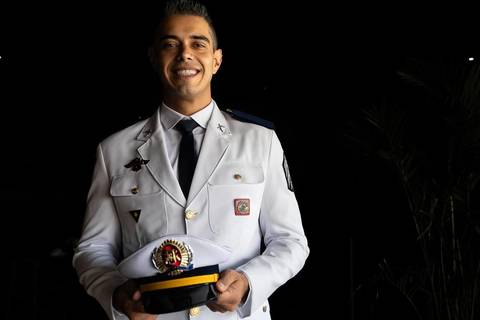 As melhores ideias e inspirações criativas de fotos de casamento do making of do noivo no restaurante Coco Bambu - Anália Franco'